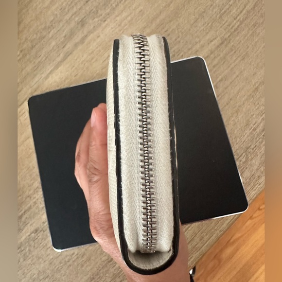 Beautiful Gucci Long Wallet - Picture 5 of 13